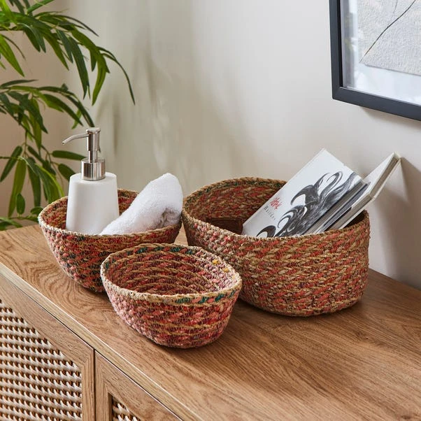 Set Of 3 Oval Multicoloured Seagrass Baskets 3 Set Of 3 Oval Multicoloured Seagrass Baskets