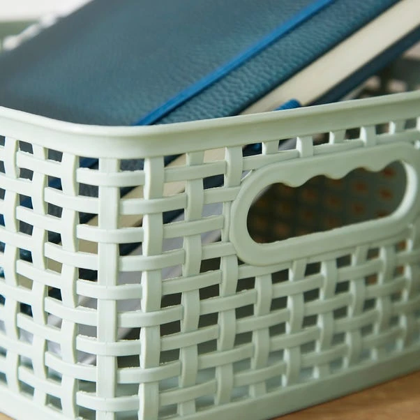 Checked Plastic Basket 19 Checked Plastic Basket - Image 17