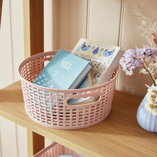 Checked Plastic 3L Round Basket 3 Checked Plastic 3L Round Basket