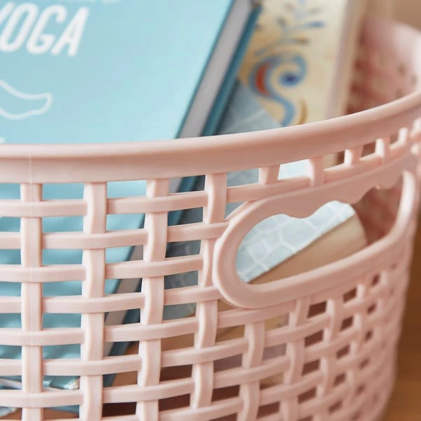 Checked Plastic 3L Round Basket 4 Checked Plastic 3L Round Basket - Image 2